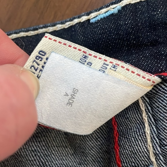 TRUE RELIGION WLHJ58FE2 Americana Chain Dark Rinse Capri Jeans $209 EUC 28 - Picture 13 of 13